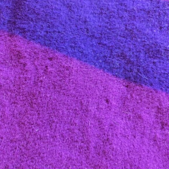 Hudson's Bay six-point (Queen) wool blanket, magenta - Picture 3 of 5